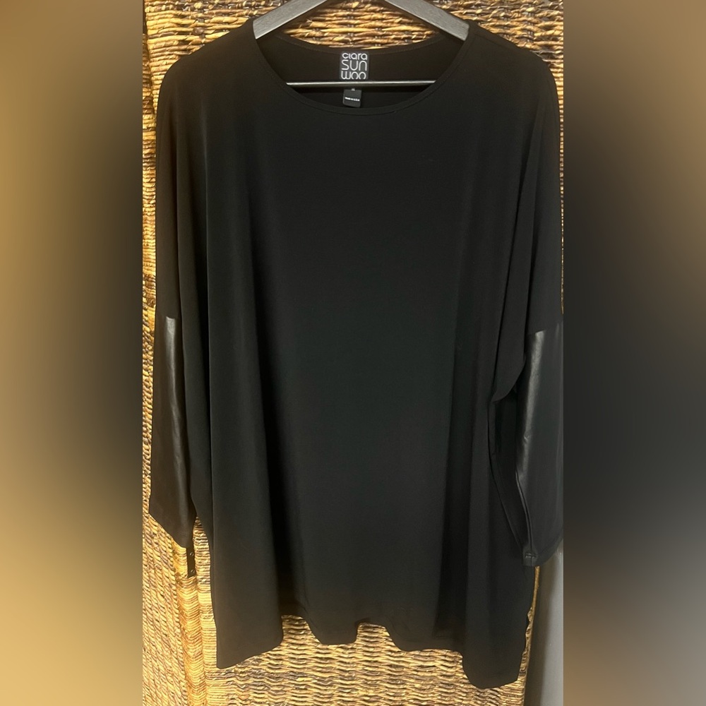 Clara Sun Woo- Black‎ shirt w/different sleeve material- Size: Medium, Oversized